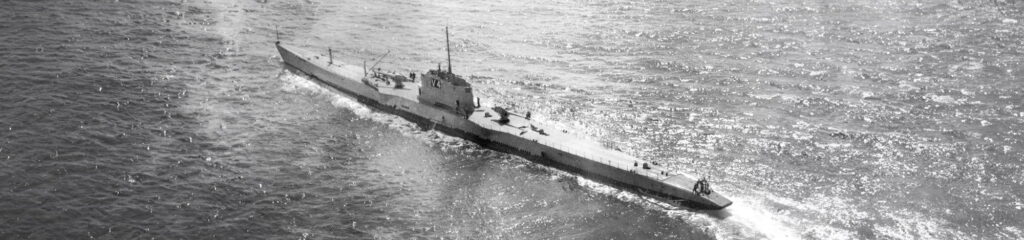 Black and white photo of the USS Argonaut (SS-475)